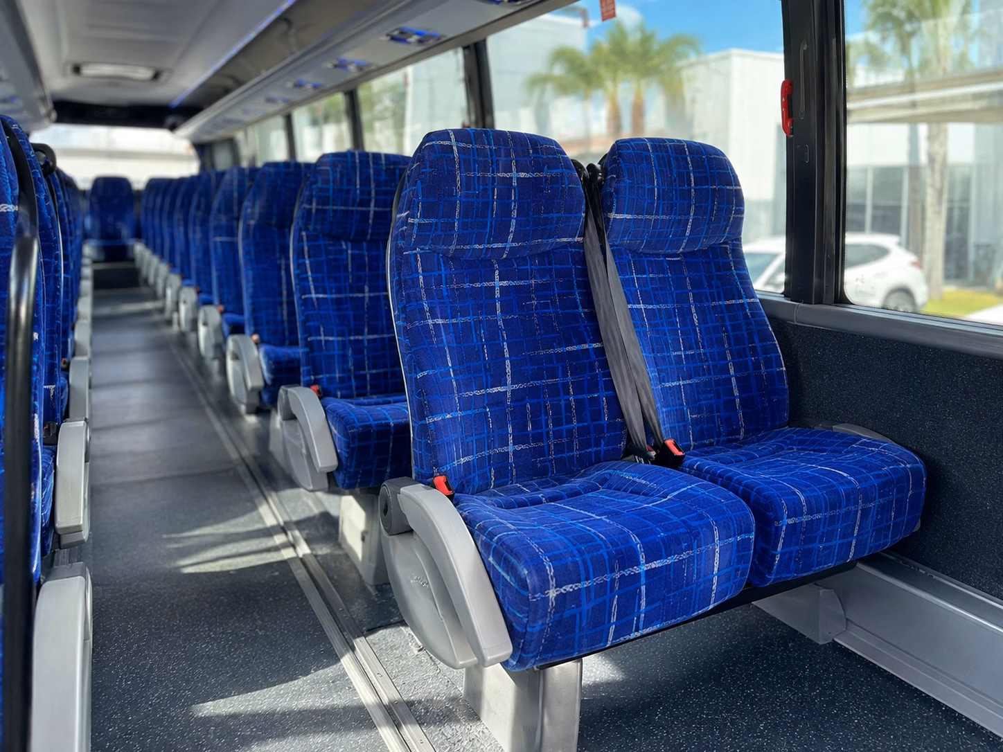 shuttle your guests between waikiki hotels and ceremony venues across oahu