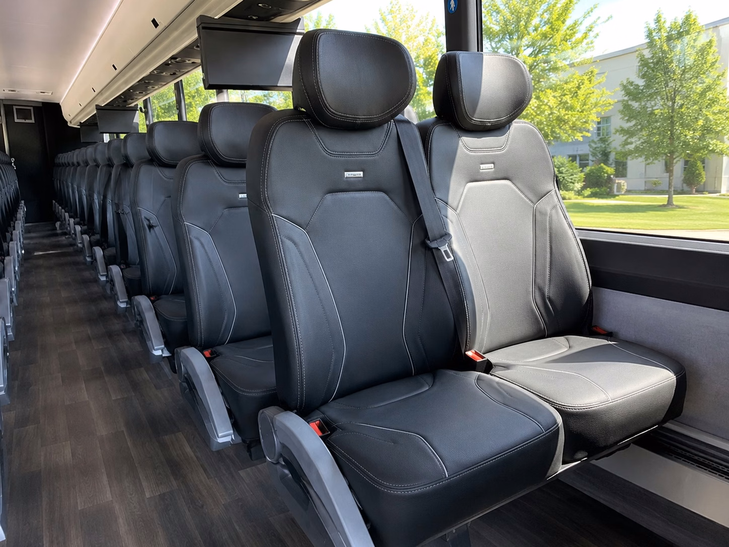 why renting a wedding bus in honolulu is smarter than relying on rideshares